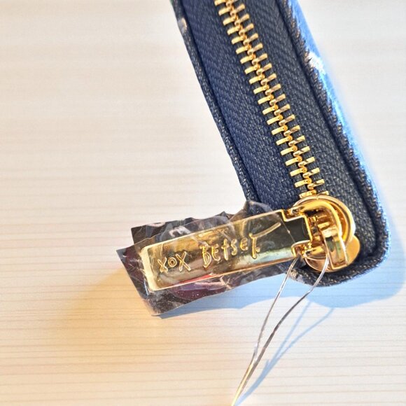 Betsey Johnson Blue Denim Boxed ZA Flower Embroidered Wallet NWT - Picture 7 of 11